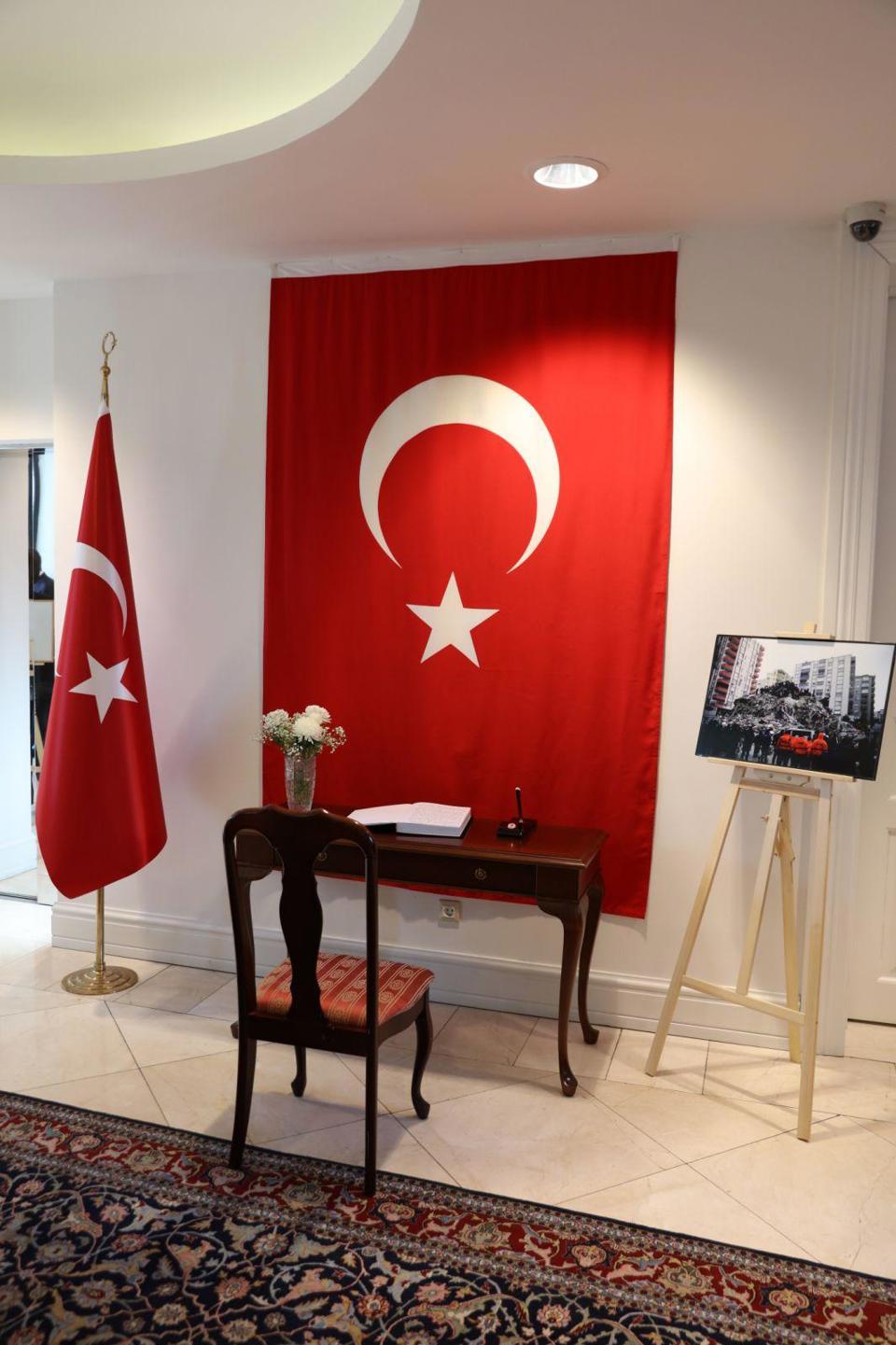 Эмгэнэл илэрхийлэв